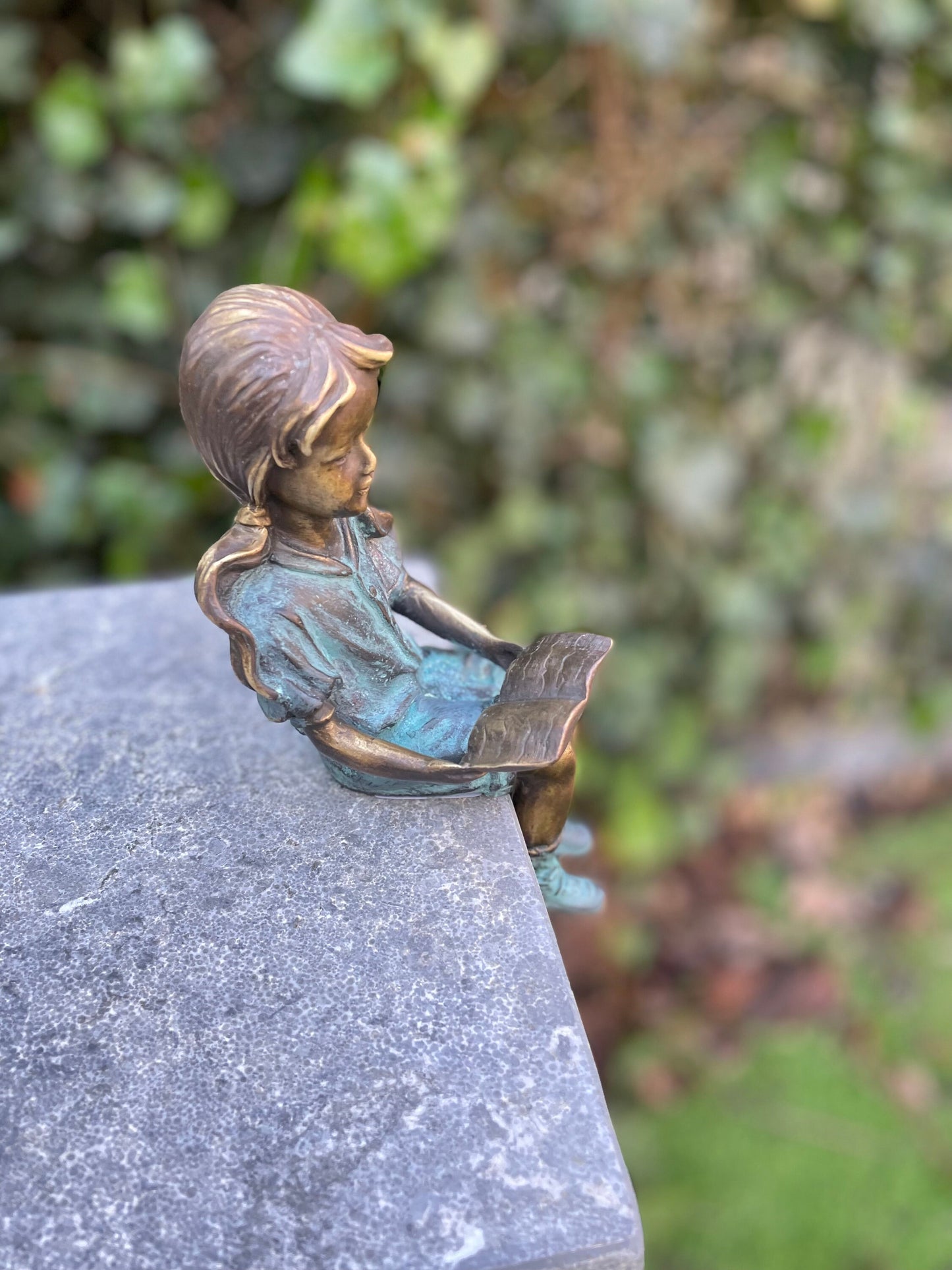 Girl Reading – Bronze Sculpture. 20x7x8cm - 1Kg