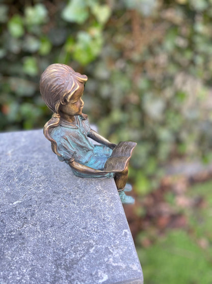 Girl Reading – Bronze Sculpture. 20x7x8cm - 1Kg
