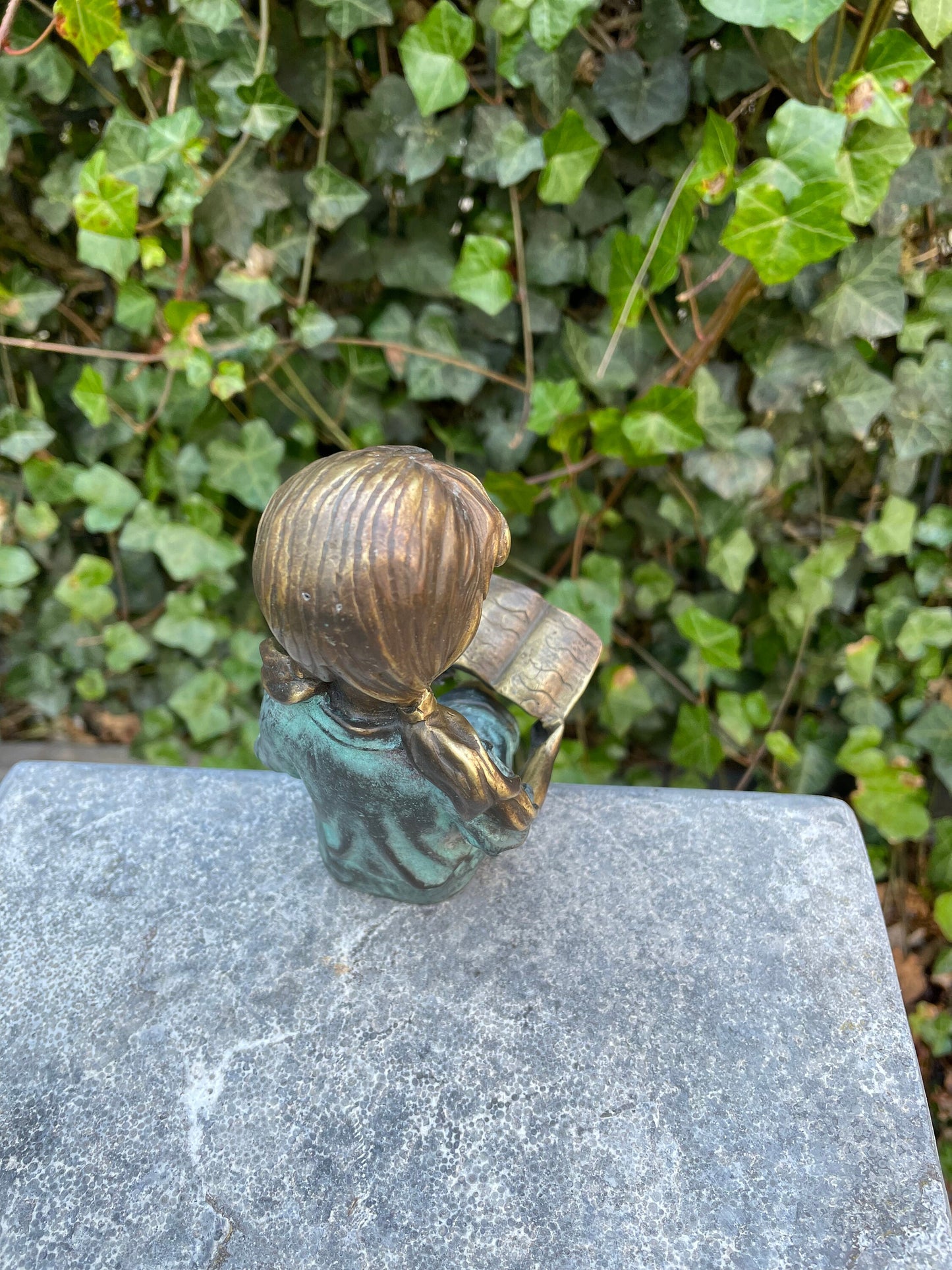 Girl Reading – Bronze Sculpture. 20x7x8cm - 1Kg