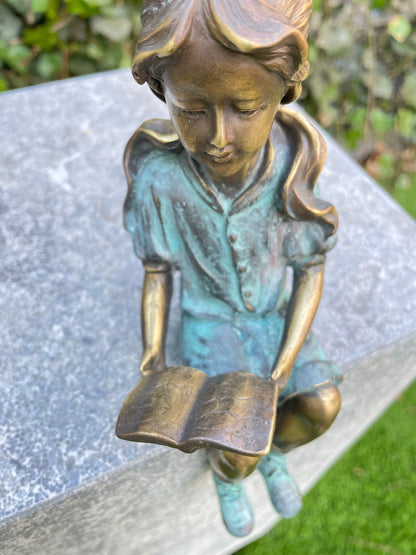 Girl Reading – Bronze Sculpture. 20x7x8cm - 1Kg