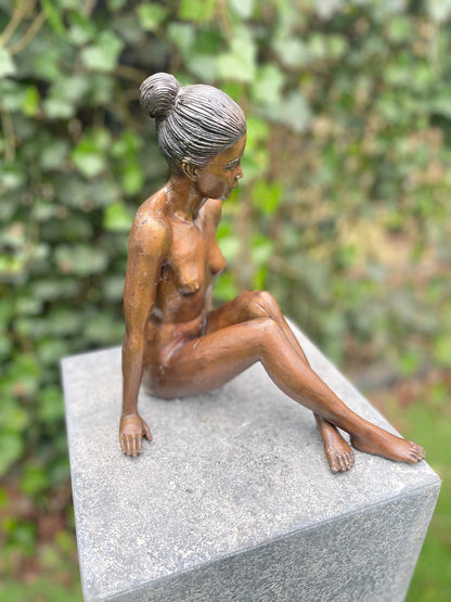 Seated Woman Nude – Bronze Sculpture. 25x22x27cm - 2.5Kg