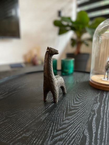 Curious Giraffe – Bronze Sculpture. 9x5x27cm - 1Kg