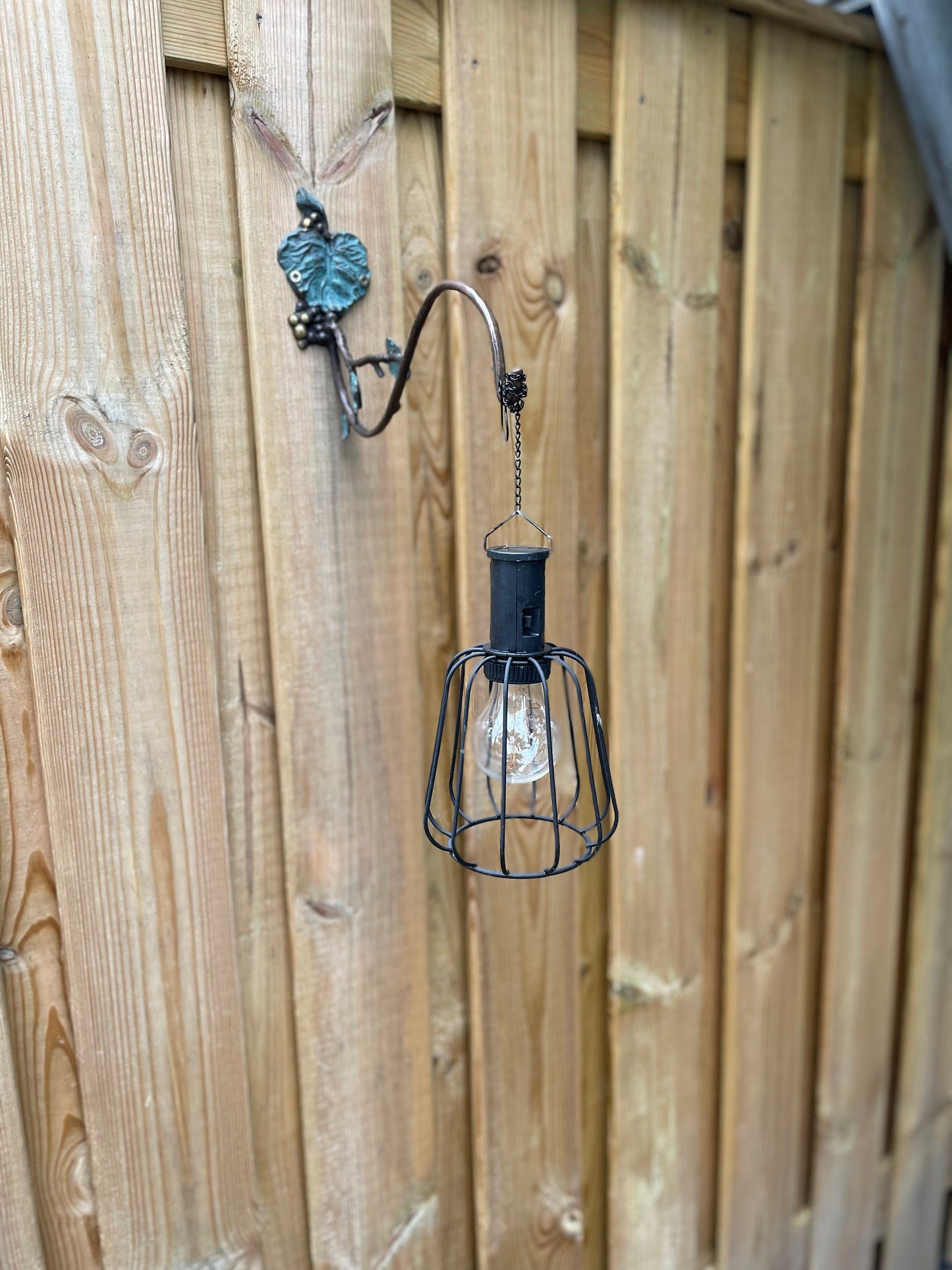 Grape Vine Wall Hook – Bronze Sculpture. 29x8x20cm - 0.4Kg