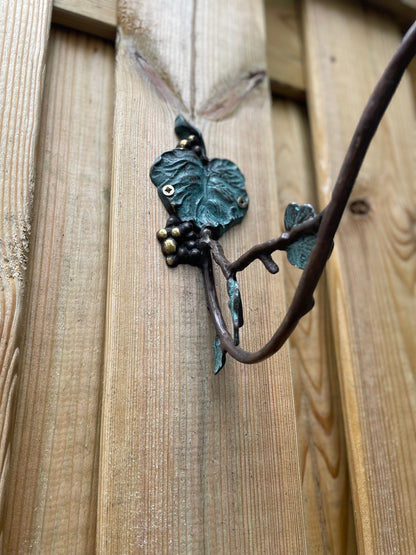 Grape Vine Wall Hook – Bronze Sculpture. 29x8x20cm - 0.4Kg