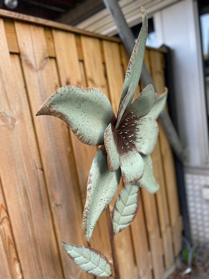 Bronze Blossom – Bronze Sculpture. 68x20x185cm - 2Kg