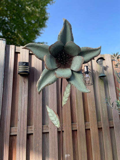 Bronze Blossom – Bronze Sculpture. 68x20x185cm - 2Kg