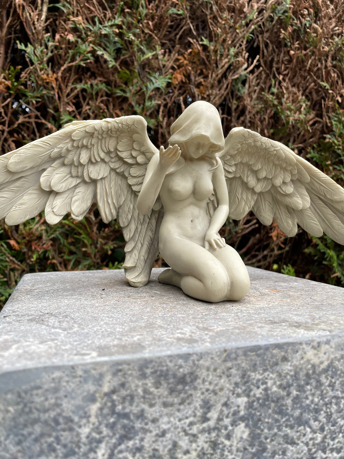 Kneeling Angel – Grave Sculpture. 14x13x38cm - 0.8Kg