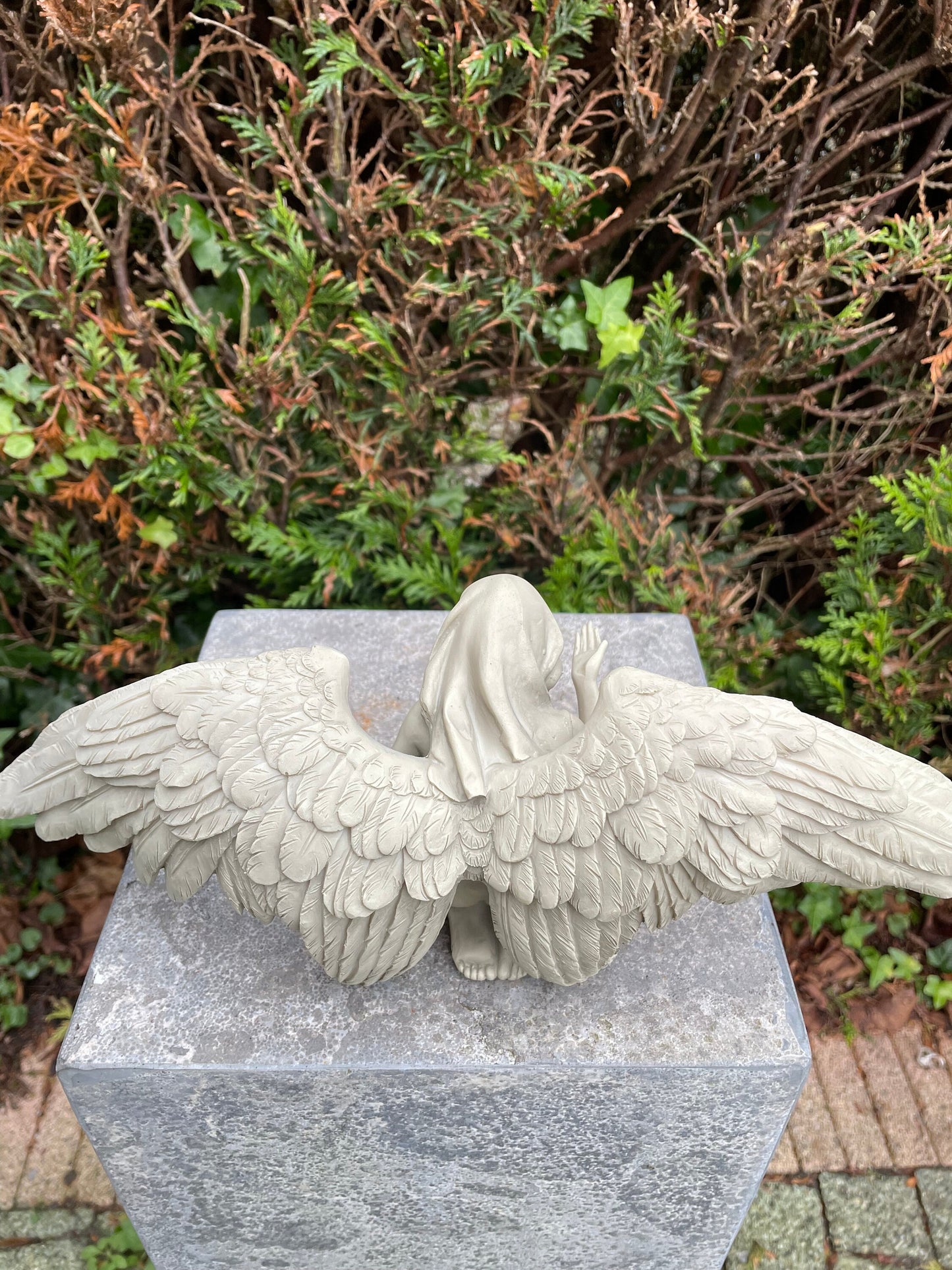 Kneeling Angel – Grave Sculpture. 14x13x38cm - 0.8Kg