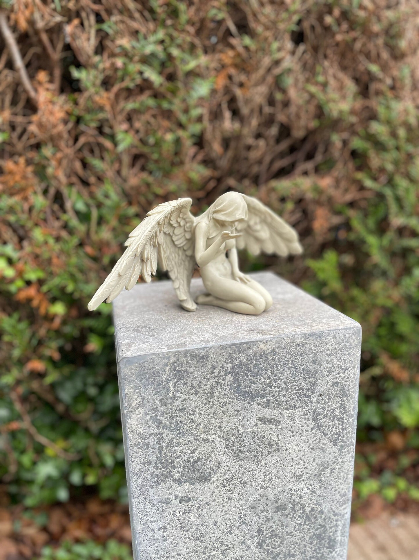 Kneeling Angel – Grave Sculpture. 14x13x38cm - 0.8Kg