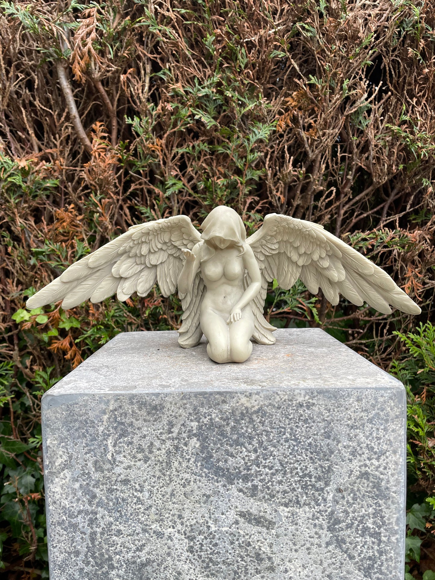 Kneeling Angel – Grave Sculpture. 14x13x38cm - 0.8Kg