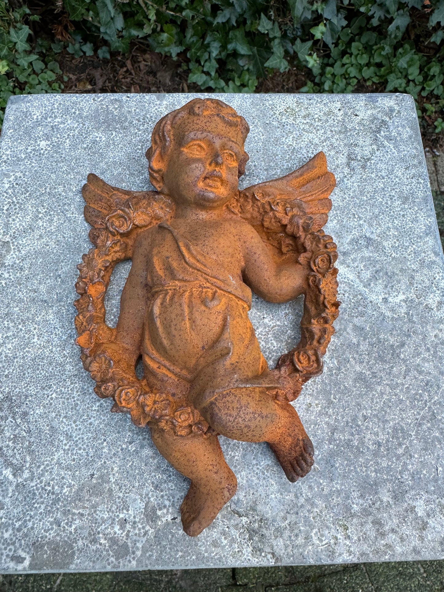 Angel with Floral Wreath – Iron Sculpture. 20x14x4cm - 1.3Kg