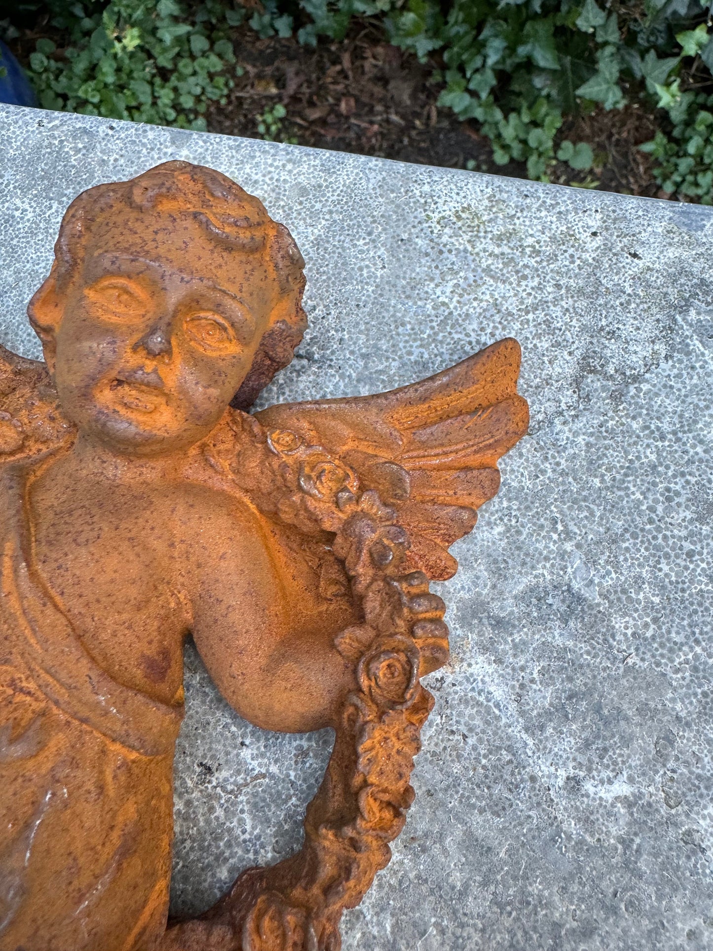 Angel with Floral Wreath – Iron Sculpture. 20x14x4cm - 1.3Kg