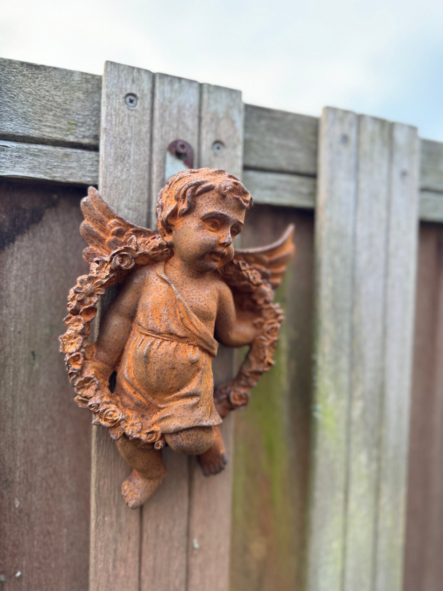 Angel with Floral Wreath – Iron Sculpture. 20x14x4cm - 1.3Kg