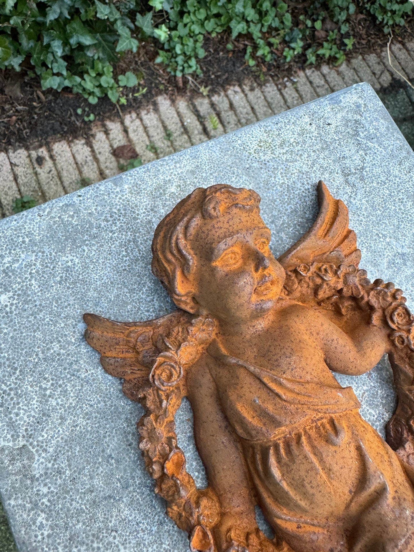 Angel with Floral Wreath – Iron Sculpture. 20x14x4cm - 1.3Kg