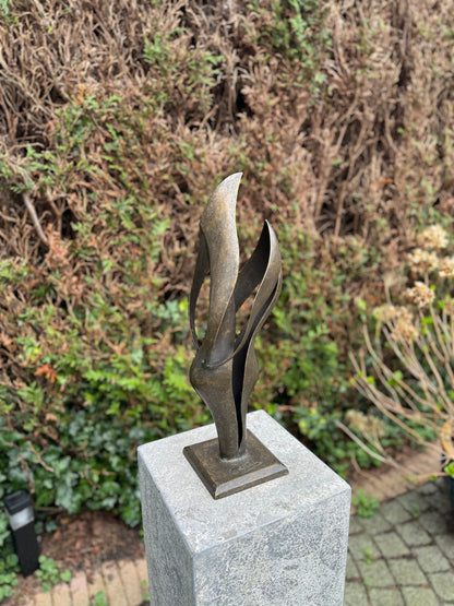 Fluid Motion – Bronze Sculpture. 15x13x45cm - 2.7Kg
