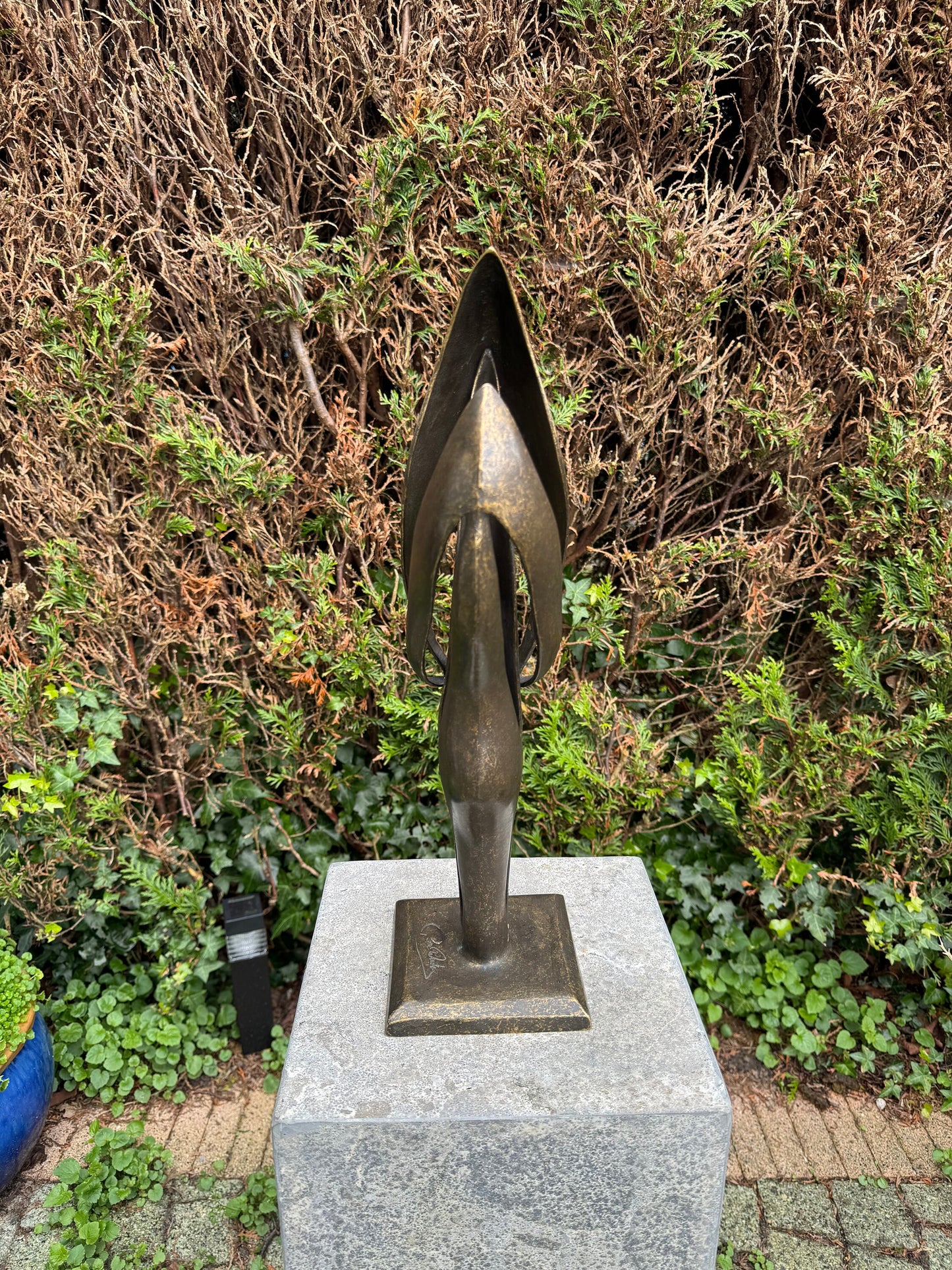 Fluid Motion – Bronze Sculpture. 15x13x45cm - 2.7Kg