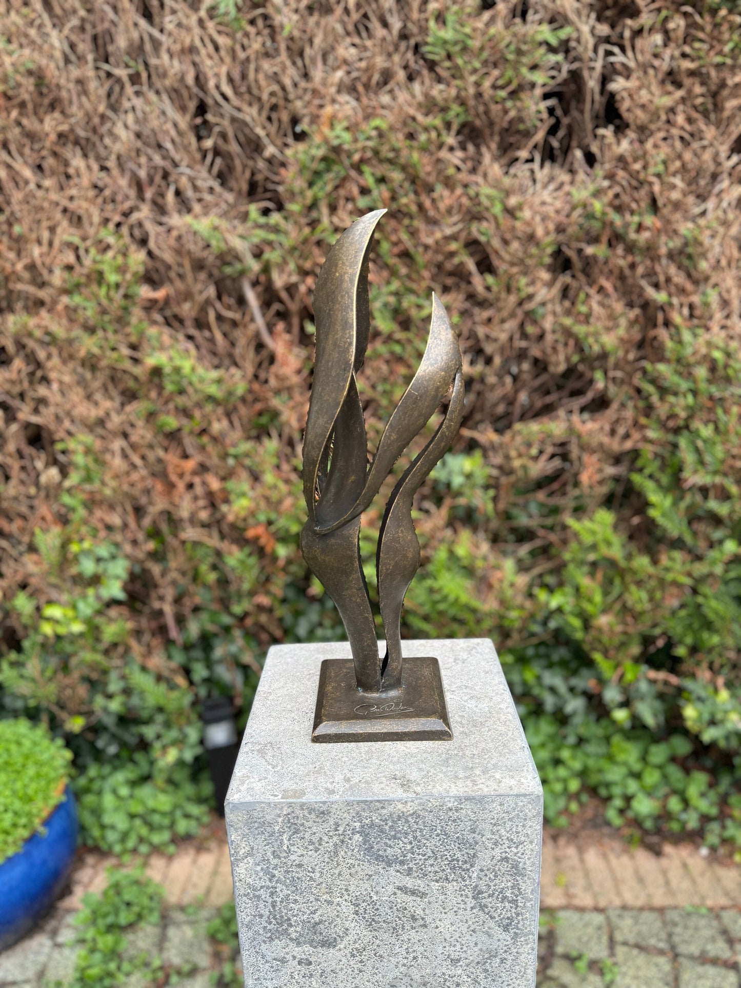 Fluid Motion – Bronze Sculpture. 15x13x45cm - 2.7Kg