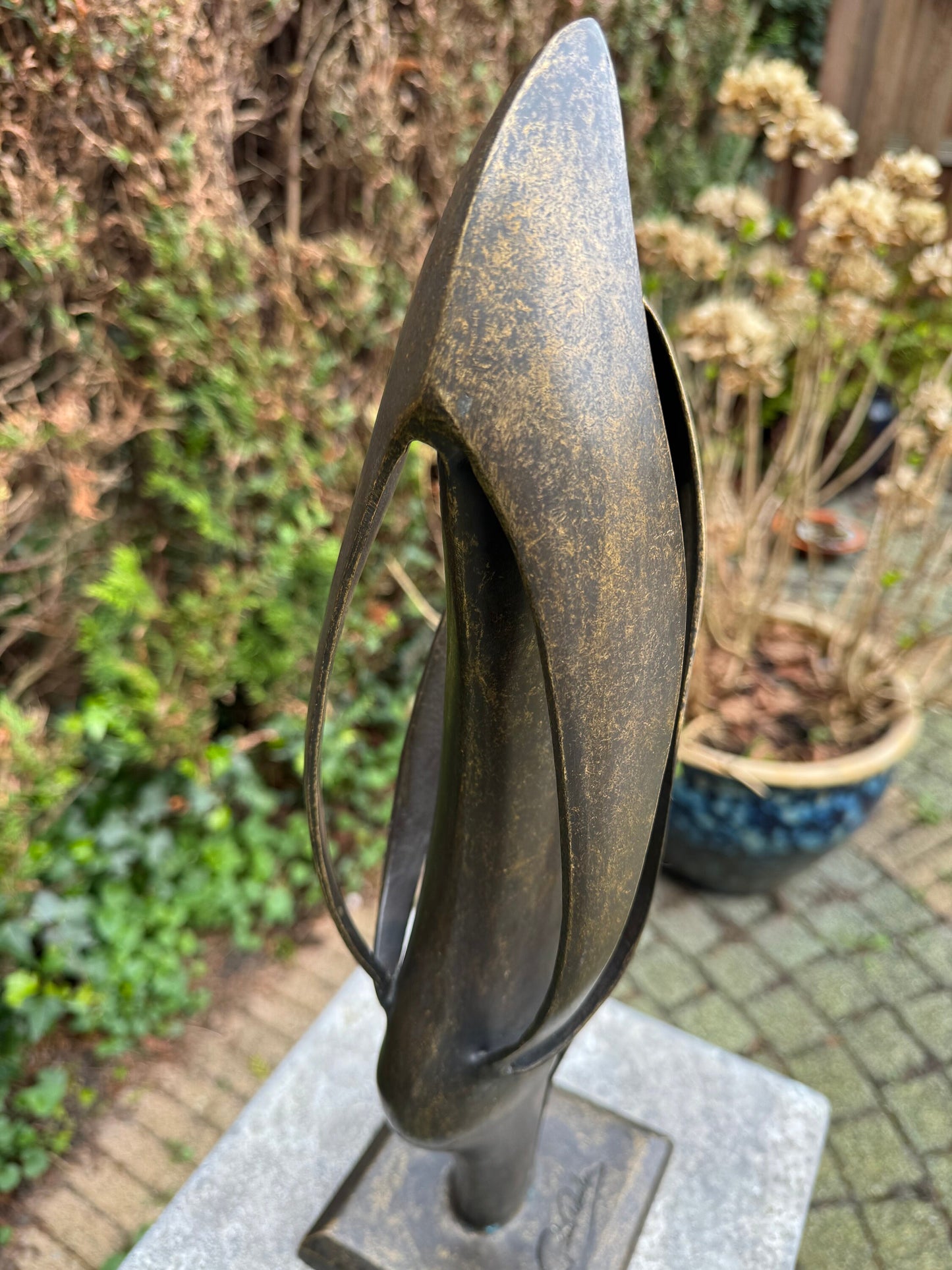Fluid Motion – Bronze Sculpture. 15x13x45cm - 2.7Kg
