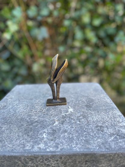 Fluid Motion – Bronze Sculpture. 15x13x45cm - 2.7Kg