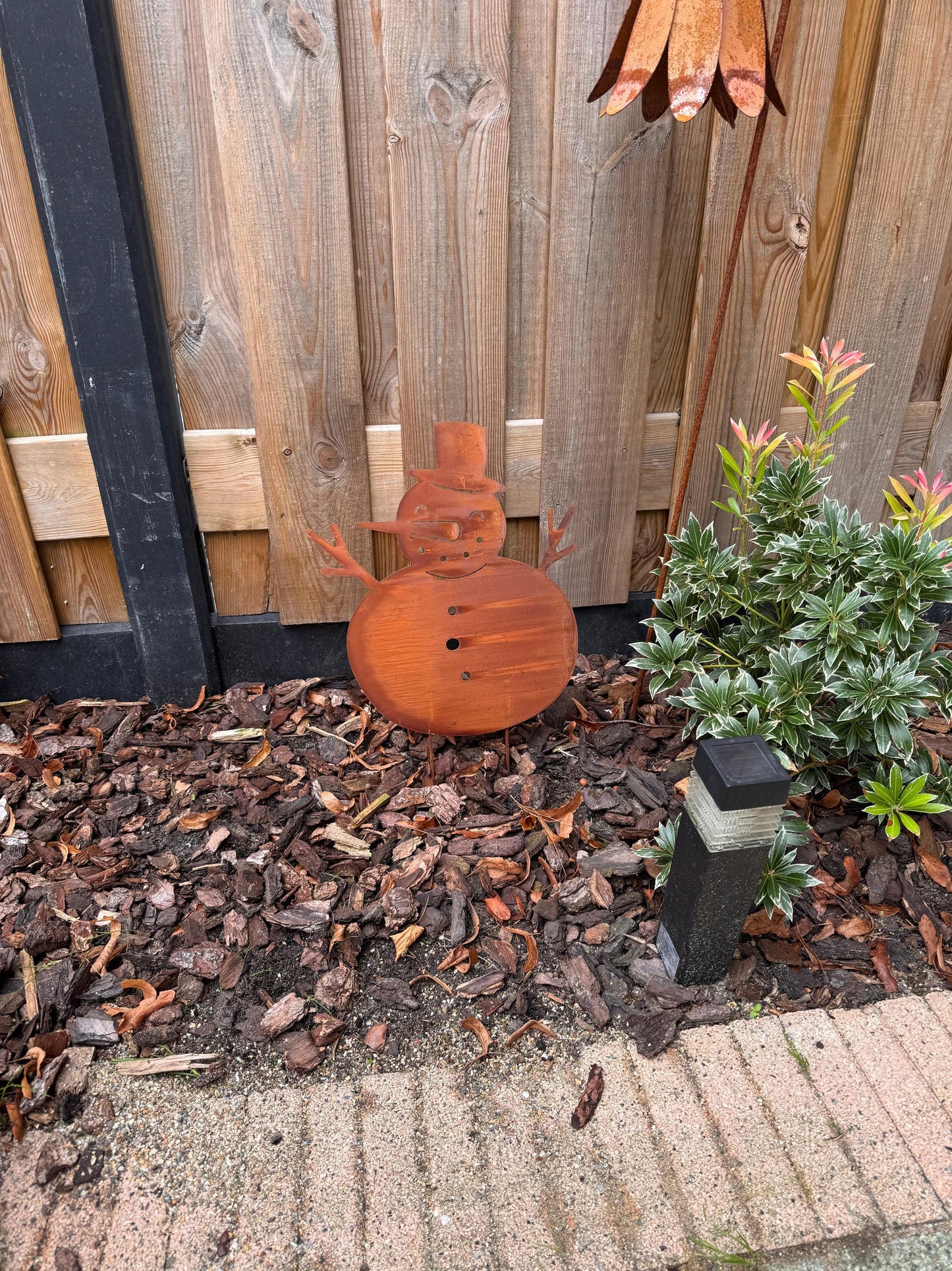 Rustic Snowman – Iron Sculpture. 33x1x67cm