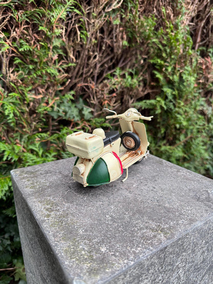 Retro Scooter – Iron Sculpture. 11x8x17cm - 0.4Kg