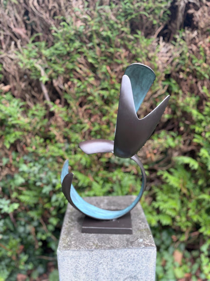 Dancing Waves – Bronze Sculpture. 23x20x43cm - 2.4Kg