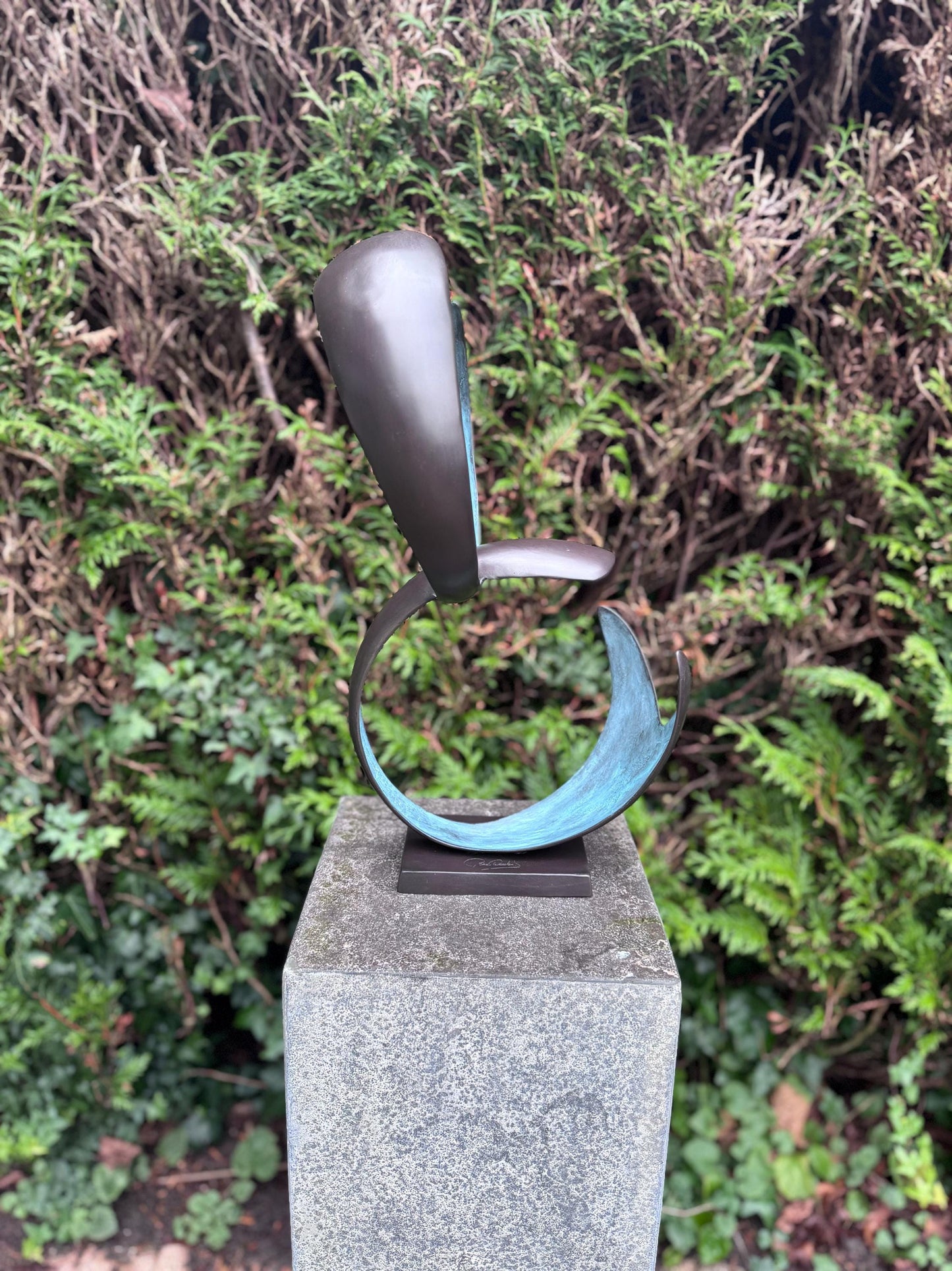 Dancing Waves – Bronze Sculpture. 23x20x43cm - 2.4Kg