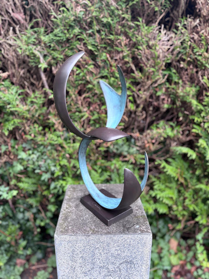 Dancing Waves – Bronze Sculpture. 23x20x43cm - 2.4Kg