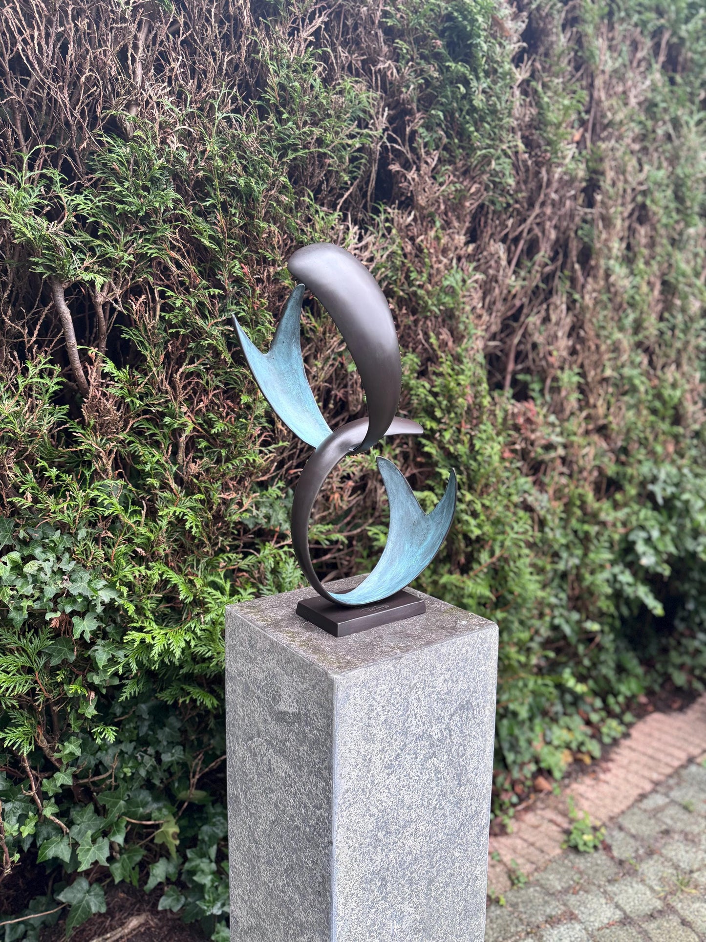 Dancing Waves – Bronze Sculpture. 23x20x43cm - 2.4Kg