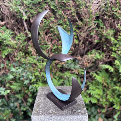 Dancing Waves – Bronze Sculpture. 23x20x43cm - 2.4Kg