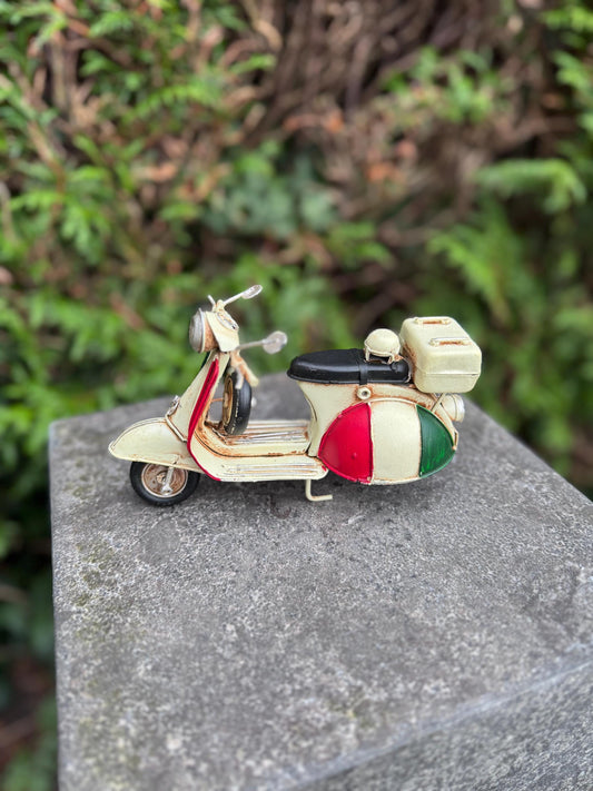 Retro Scooter – Iron Sculpture. 11x8x17cm - 0.4Kg