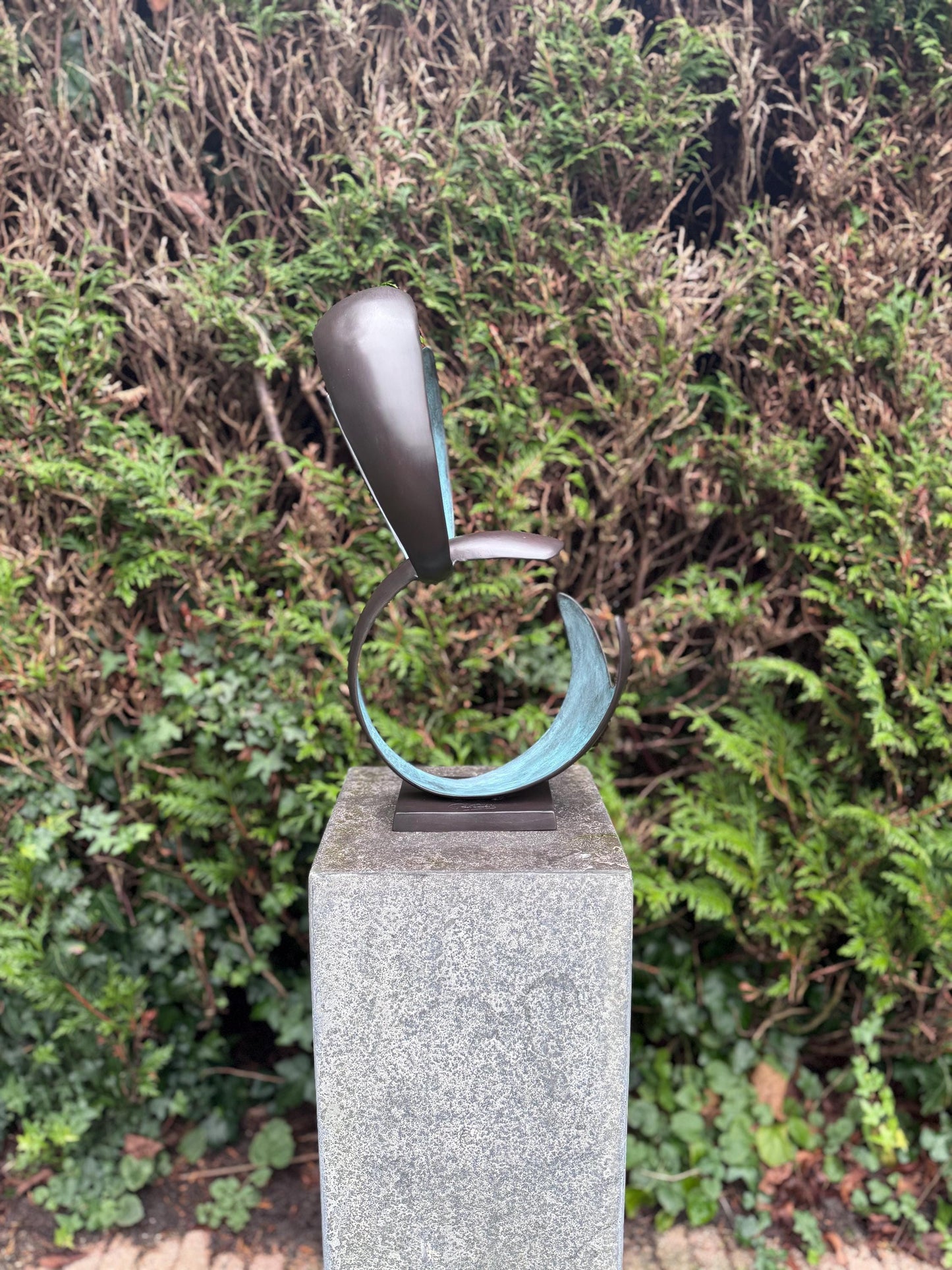 Dancing Waves – Bronze Sculpture. 23x20x43cm - 2.4Kg