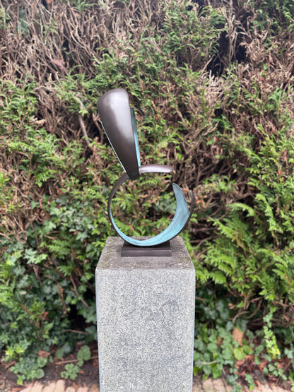 Dancing Waves – Bronze Sculpture. 23x20x43cm - 2.4Kg