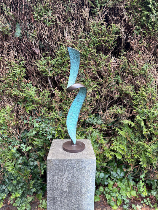 Rising Motion – Bronze Sculpture. 13x13x56cm - 2.4Kg