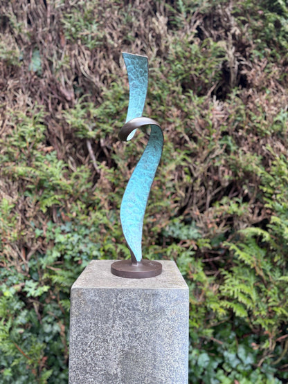 Rising Motion – Bronze Sculpture. 13x13x56cm - 2.4Kg