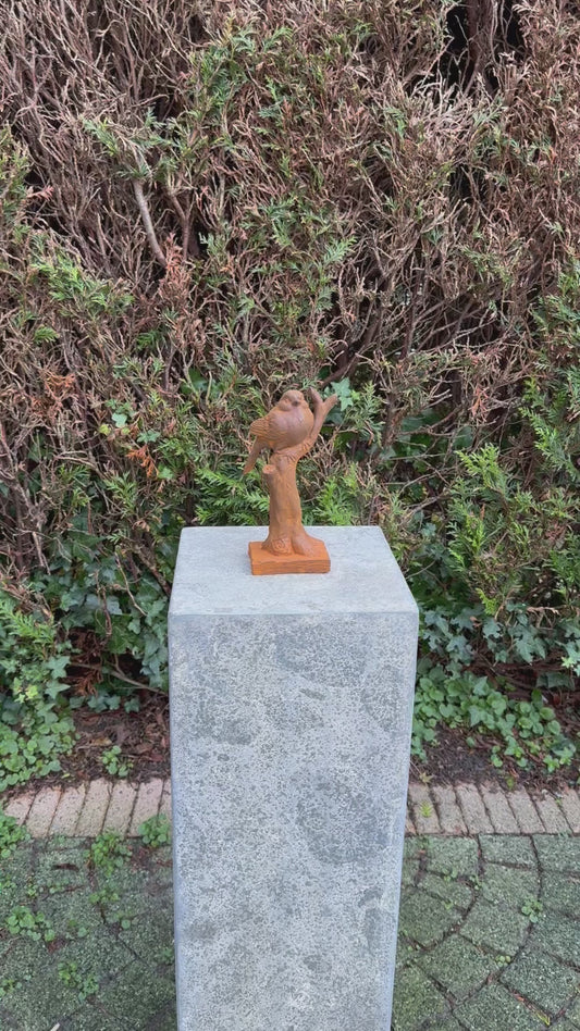 Perched Bird – Iron Sculpture. 19.4x10.7x8.3cm - 0.9Kg