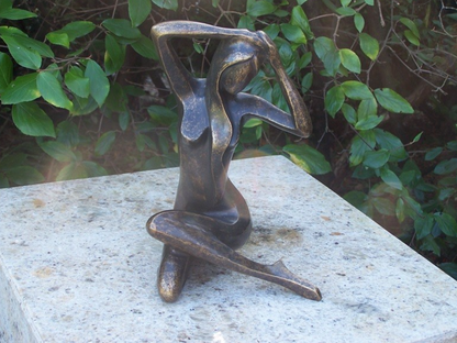 Mulher Sentada 25x18x18cm